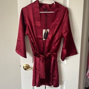 iCollection Short Satin Robe in Burgundy Size S/M NWT